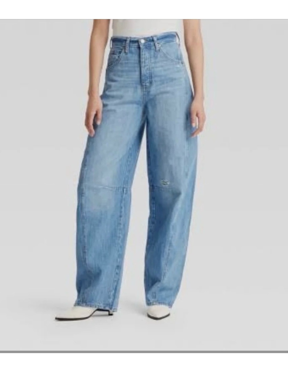 Universal Thread High Rise Curved Leg Jean Size 4/R